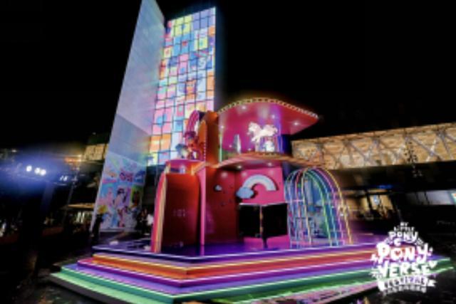 文化、消费、科技与情感的核心枢纽新葡京娱乐城IP授权正成为连接(图3)